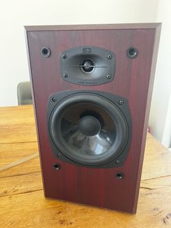 Sound dynamics RTS-3 bookshelf speakers - Mint Condition