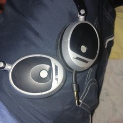Bose Head Phones  Not Blutooth