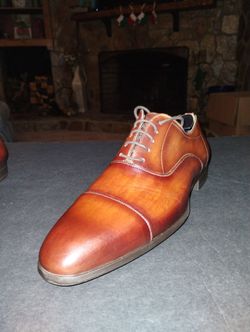 (Size 9) Men's, Like New, Magnanni Millar Dress Shoes, Made in Spain.
Authentic leather Shoes