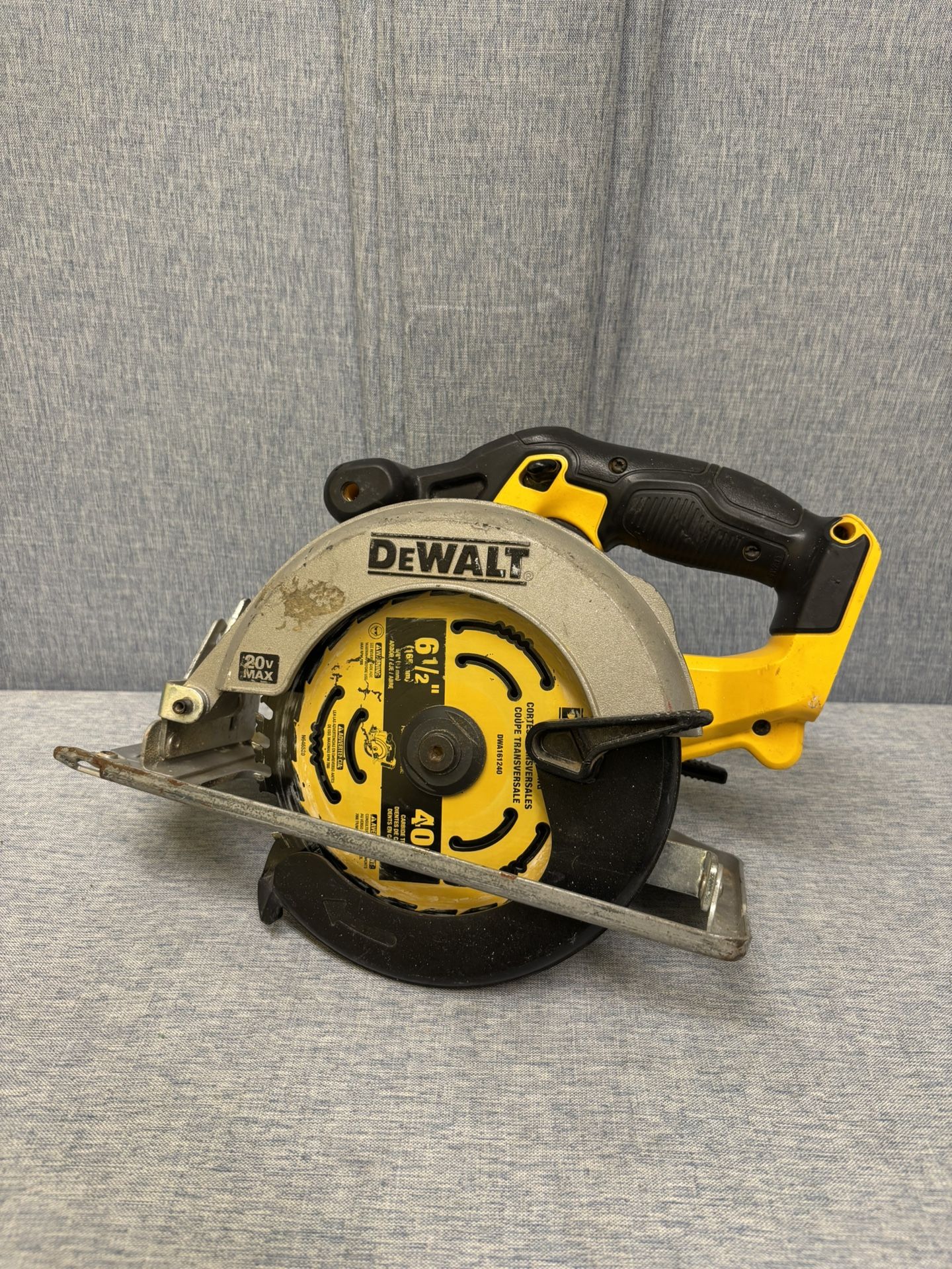 DeWALT Cordless Circular Saw (TOOL ONLY)