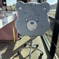 Beautiful Impression Vanity Chair 