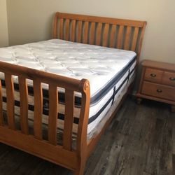 Queen bedroom Complete Set - No Matress 