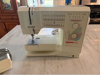 BERNINA 1090 SEWING MACHINE IMMACULATE CONDITION
