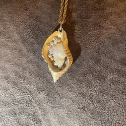 Seashell Welo Opal Pendant 