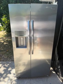 Refrigerator NEW counter depth