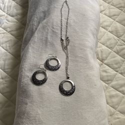 Necklace With Earrings/ Juego De Cadenza Con Aretes 