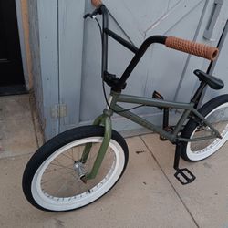 BMX.        ELITE.        20"tires 