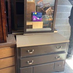 🥰VANITY/DRESSER/3 DRAWER WITH MIRROR -SOLID WOOD 🥰