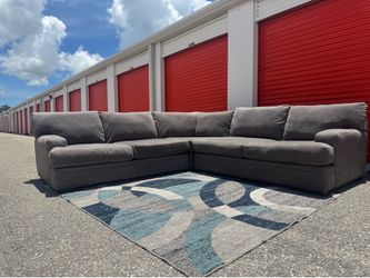 Gray Comfy Sectional Couch (Delivery Available)🚚