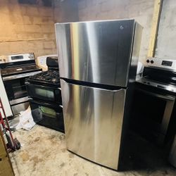 LG Fridge Like New Delivery Included 