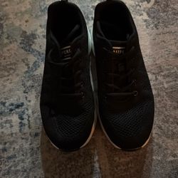 Women’s Size 8 Sneakers 