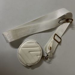 Like New Woman White Purse 