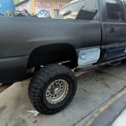 CHEVY SILVERADO...2500..8.1... PARTING OUT .."2002"