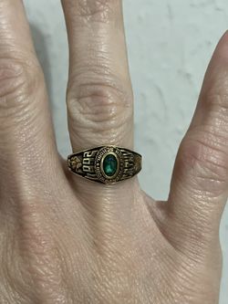 18k Balfour ring