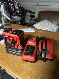 Milwaukee Top Off With 4.0 Ah Battery And Charger Like New 