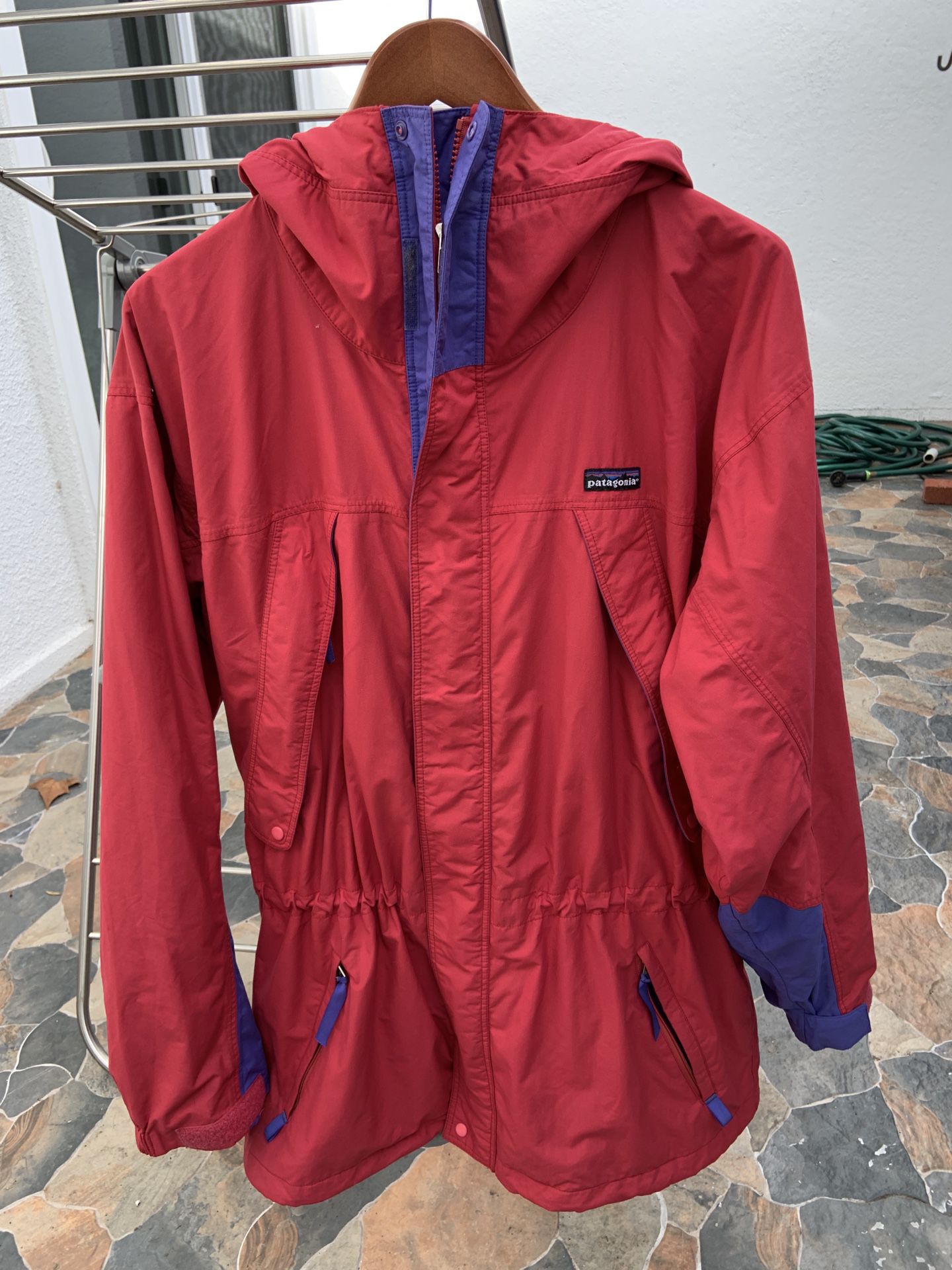  Patagonia Mens Parka Shell In Large Red