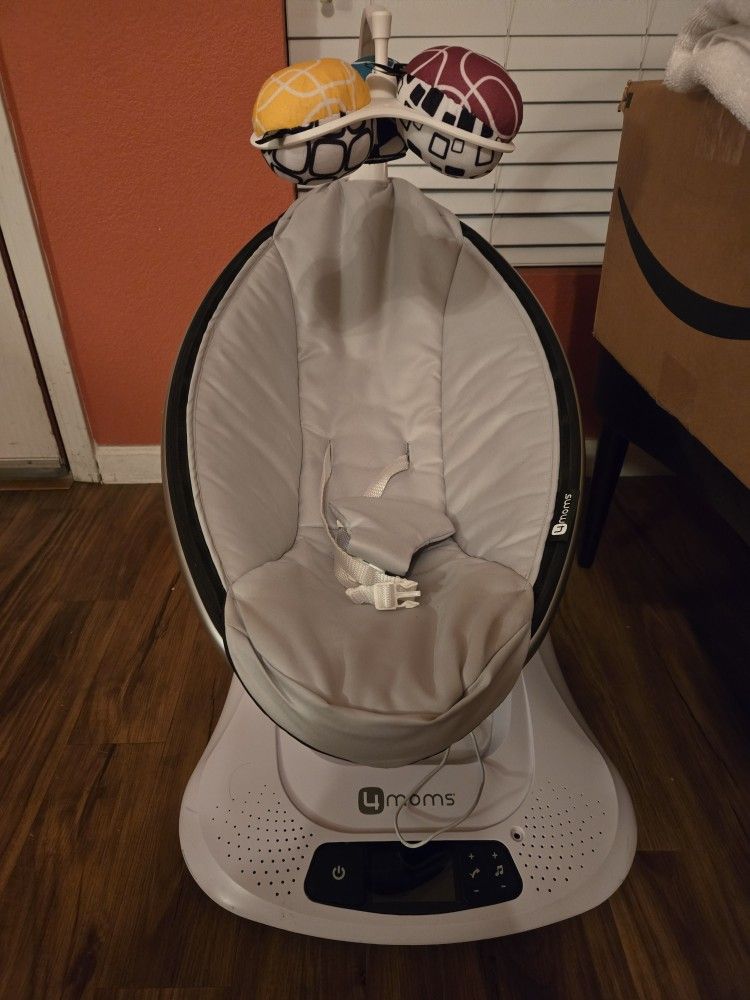 4 Mom's Swing