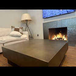 SELLING BEAUTIFUL, UNUSED HIGH-END, MODERN COFFEE TABLE SQUARE SHAPE, BEAUTIFUL FURNITURE PIECE IN BURBANK AS PART OF MEGA ESTATE SALE/GARAGE SALE