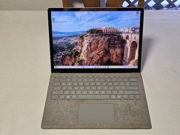 Microsoft Surface laptop 1769 (touchscreen) 