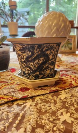 Fine Vintage Chinoserie Planter w/Dragons