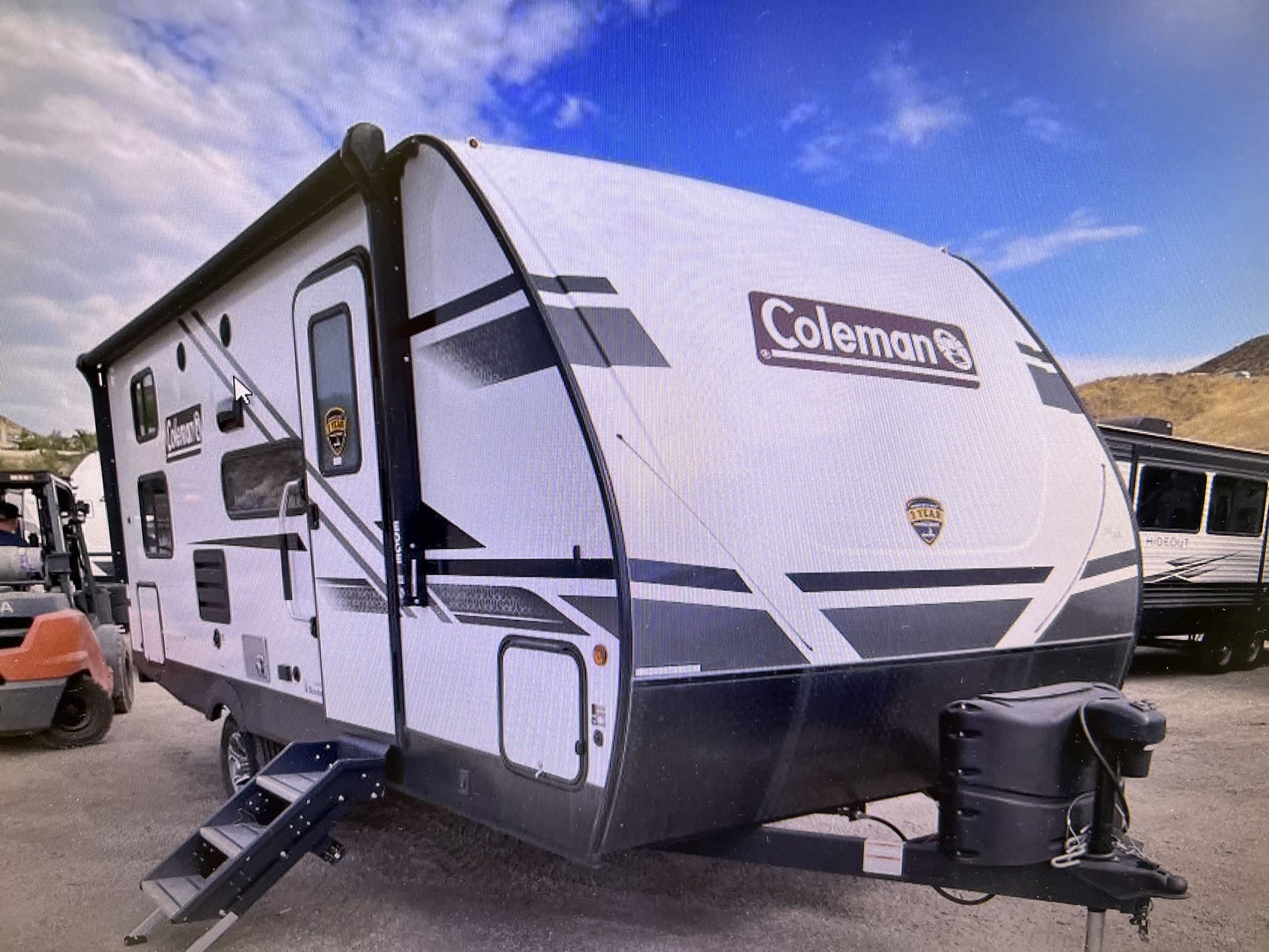 NEW 2022 COLEMAN LIGHT 1905BH