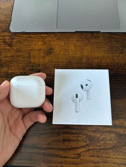 Apple AirPods 4 with active noise cancelling– Open Box / Like New – Limited Warranty – Barely Used