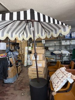 Outdoor Oasis 1/2 Umbrella with table
