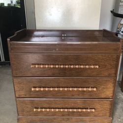 Dresser/Baby  Changing  Table 