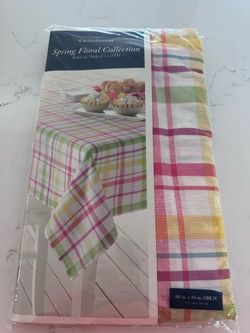 Croft & Barrow Spring Floral Collection Malia Tablecloth 60X84 Oblong (fits table size 36X60 to 48X72 in & seats 6-8) New in package