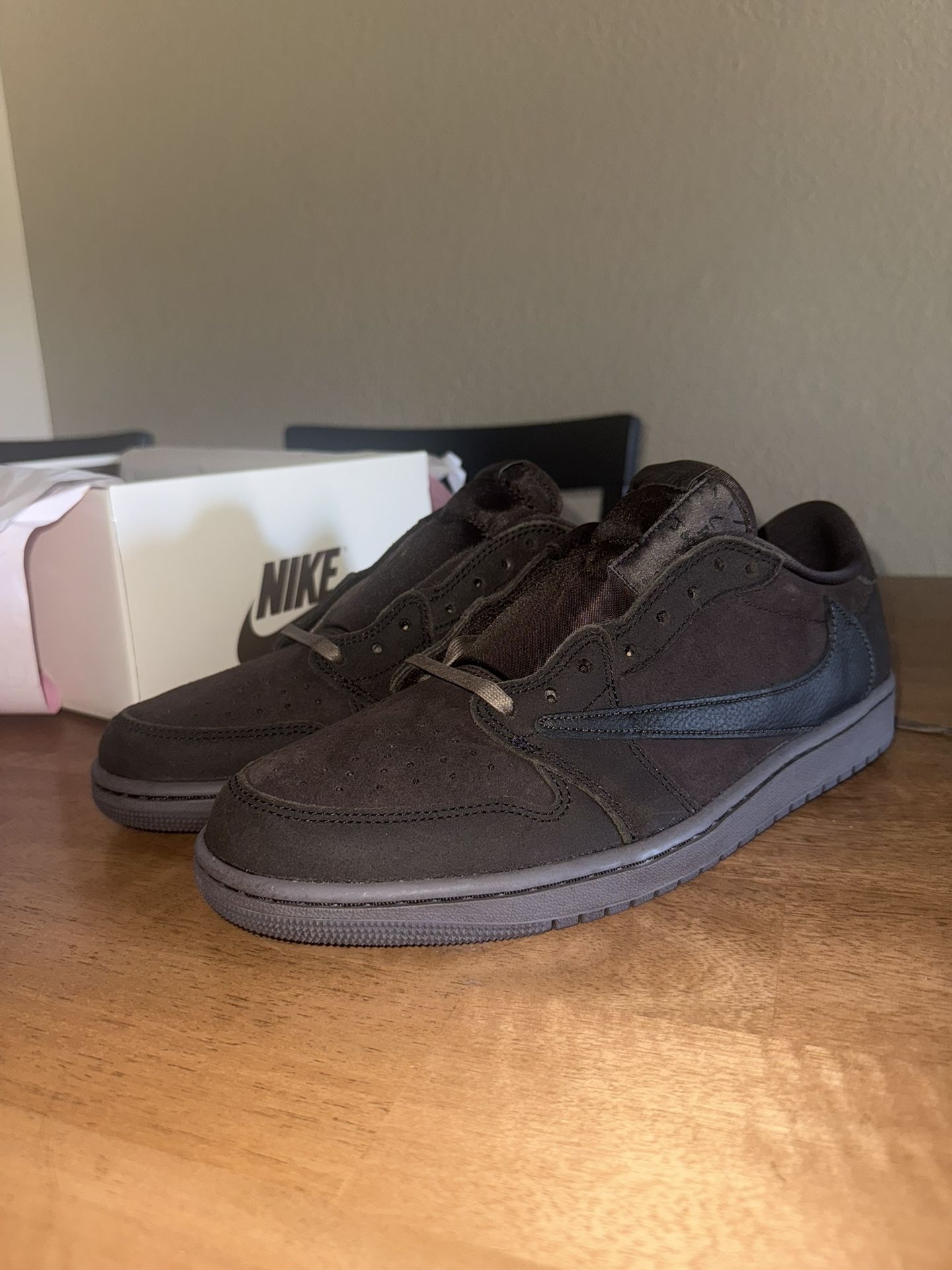 Travis Scott Jordan 1 Low - Velvet Brown