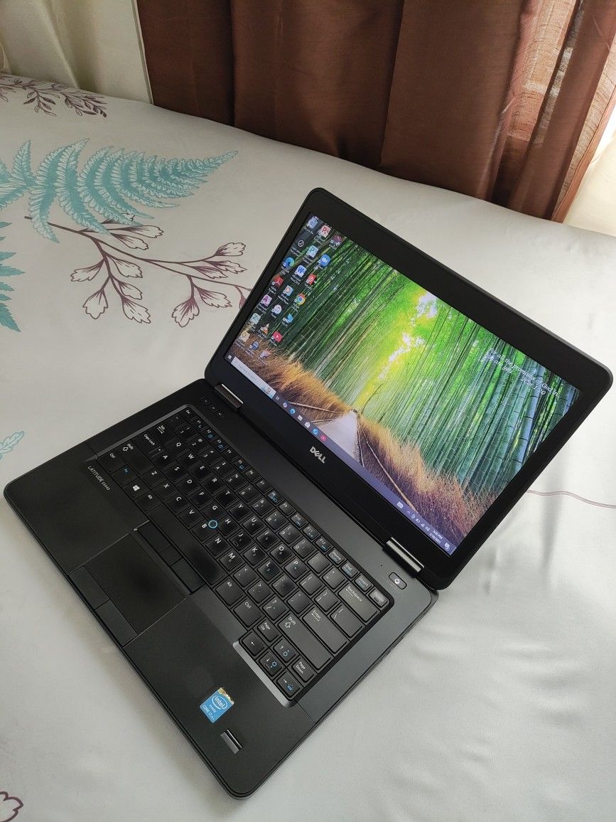 14"inch Intel Core i7 Dell Laptop, 500GB HDD, 8GB RAM, Inbuilt Bluetooth, DVD, HDMI, NVIDIA GeForce GT 720M, Windows 10 Installed.