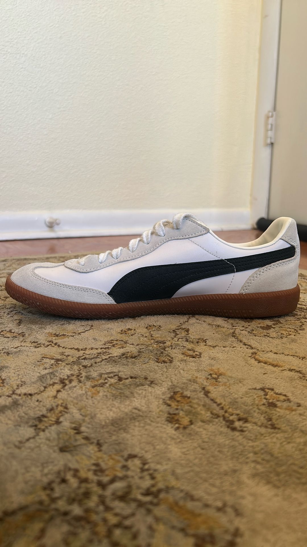 Puma Super LIGA White And Black (size 10)