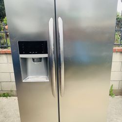 Frigidaire Fridge 