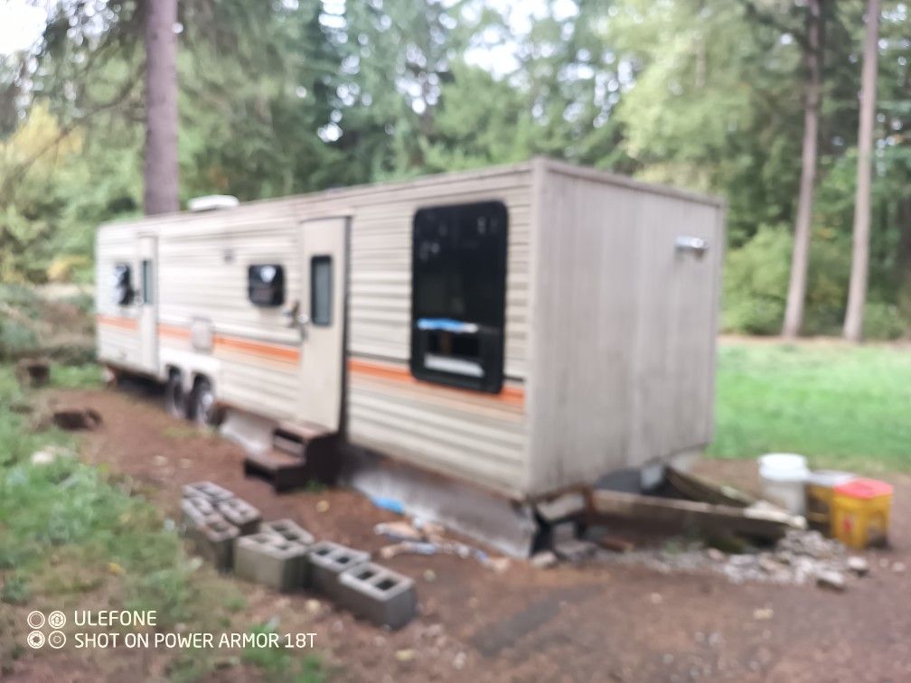 RV 100$ As Is You Haul It Out .