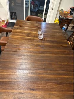 Large Extendable Dinning Table