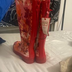 Size 7 red camo women’s rain boots hunter