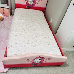 Girl Bed - Twin (Free mattress, Pad And Bedsheet)
