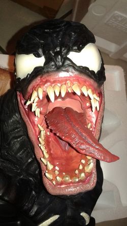BRAND NEW LIMITED EDITION SIDESHOW VENOM BUST MINT CONDITION MARVEL VENOM SPIDERMANS ENEMY VENOM FIGURE BUST 100% AWESOME