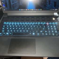 Alienware M18 R2 Gaming Laptop