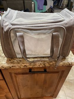 Pet carrier