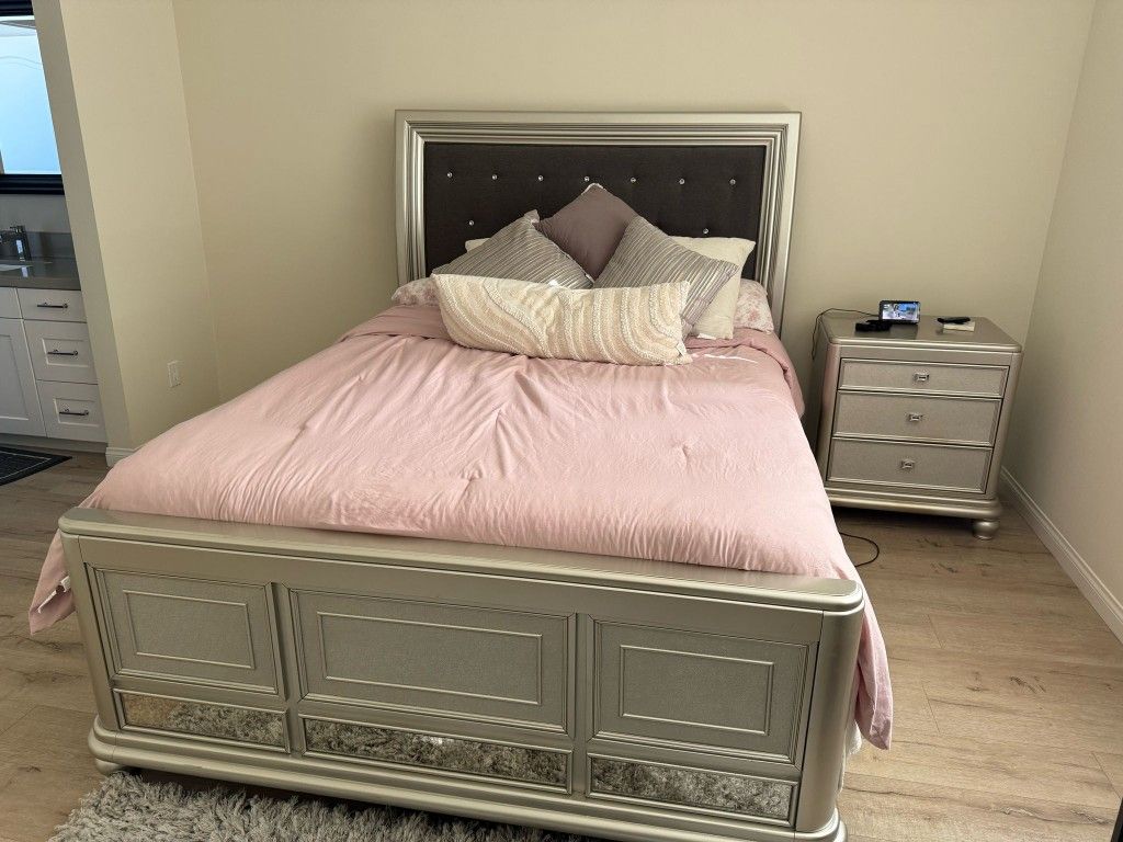 Queen Bedroom Set