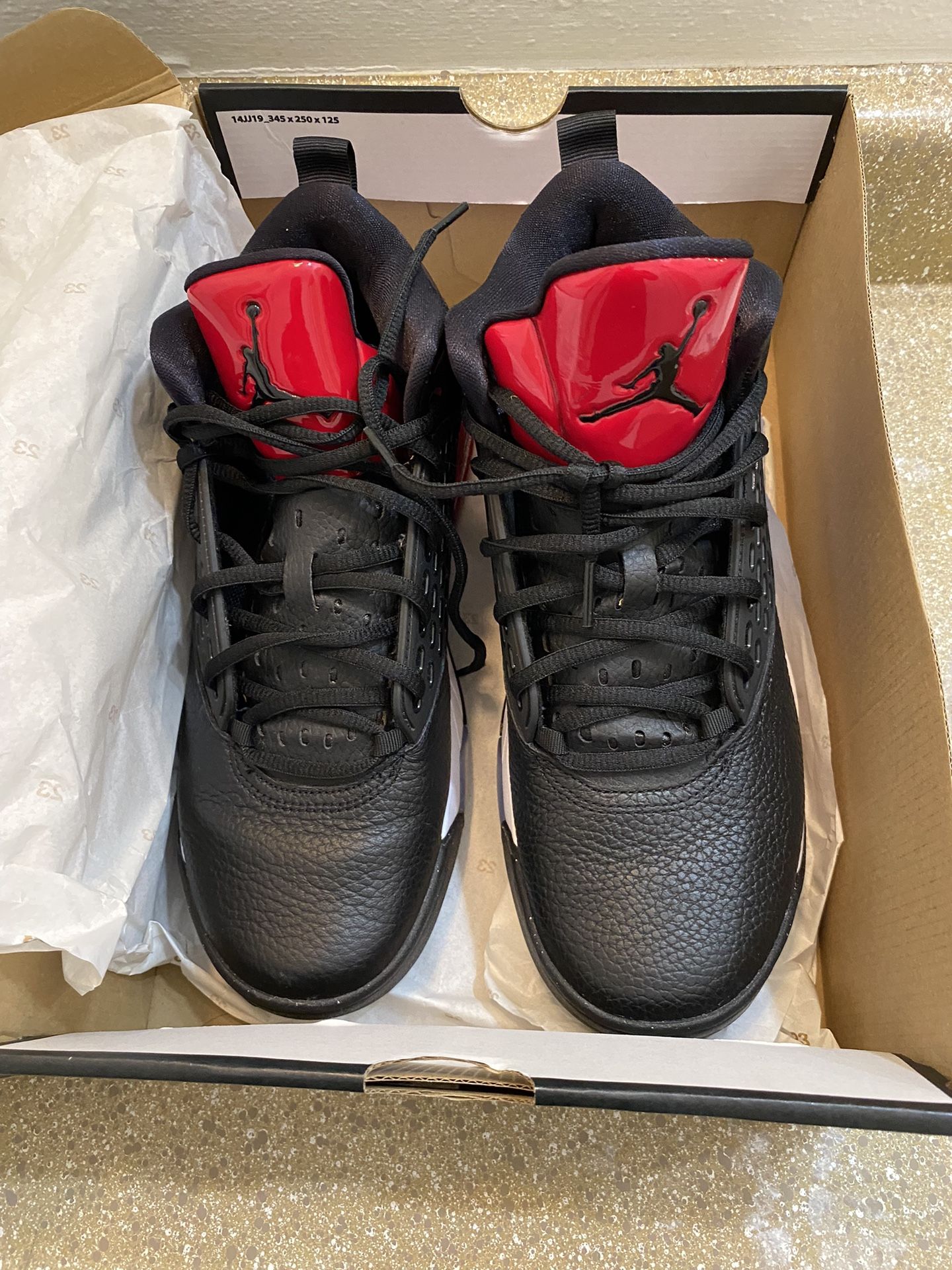 Jordan Maxin 200 Size 9
