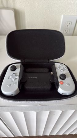 Backbone PlayStation edition (Phone game controller)