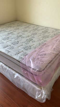 New queen mattress and box spring 2 pc