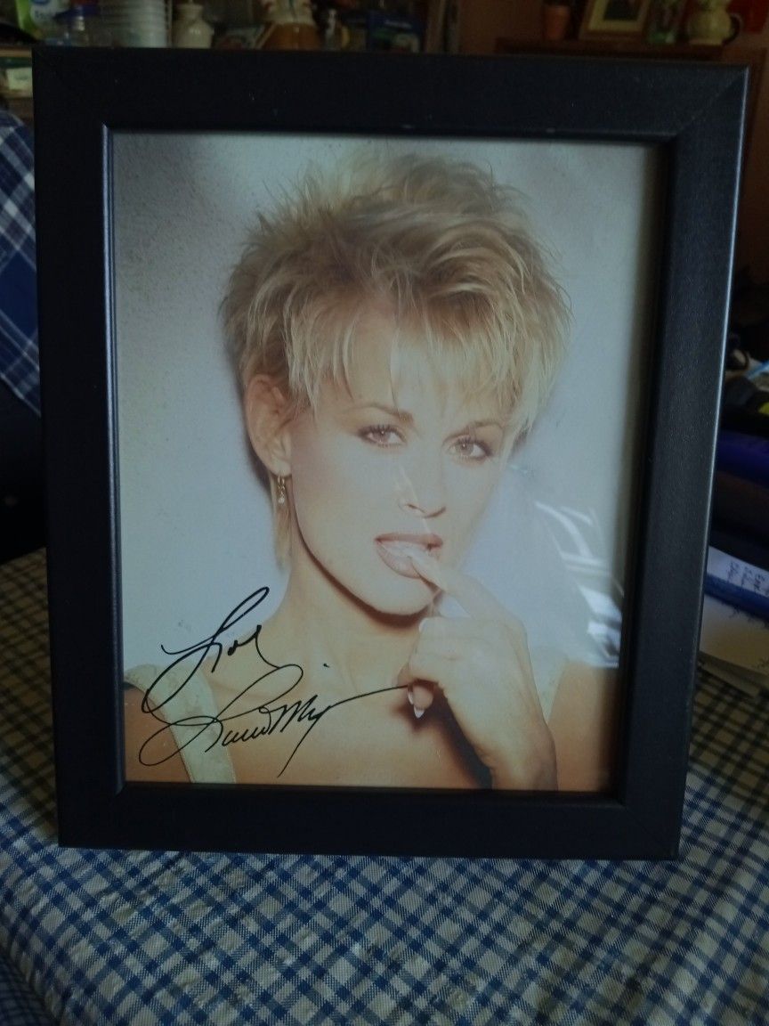 Lorrie Morgam 8 × 10