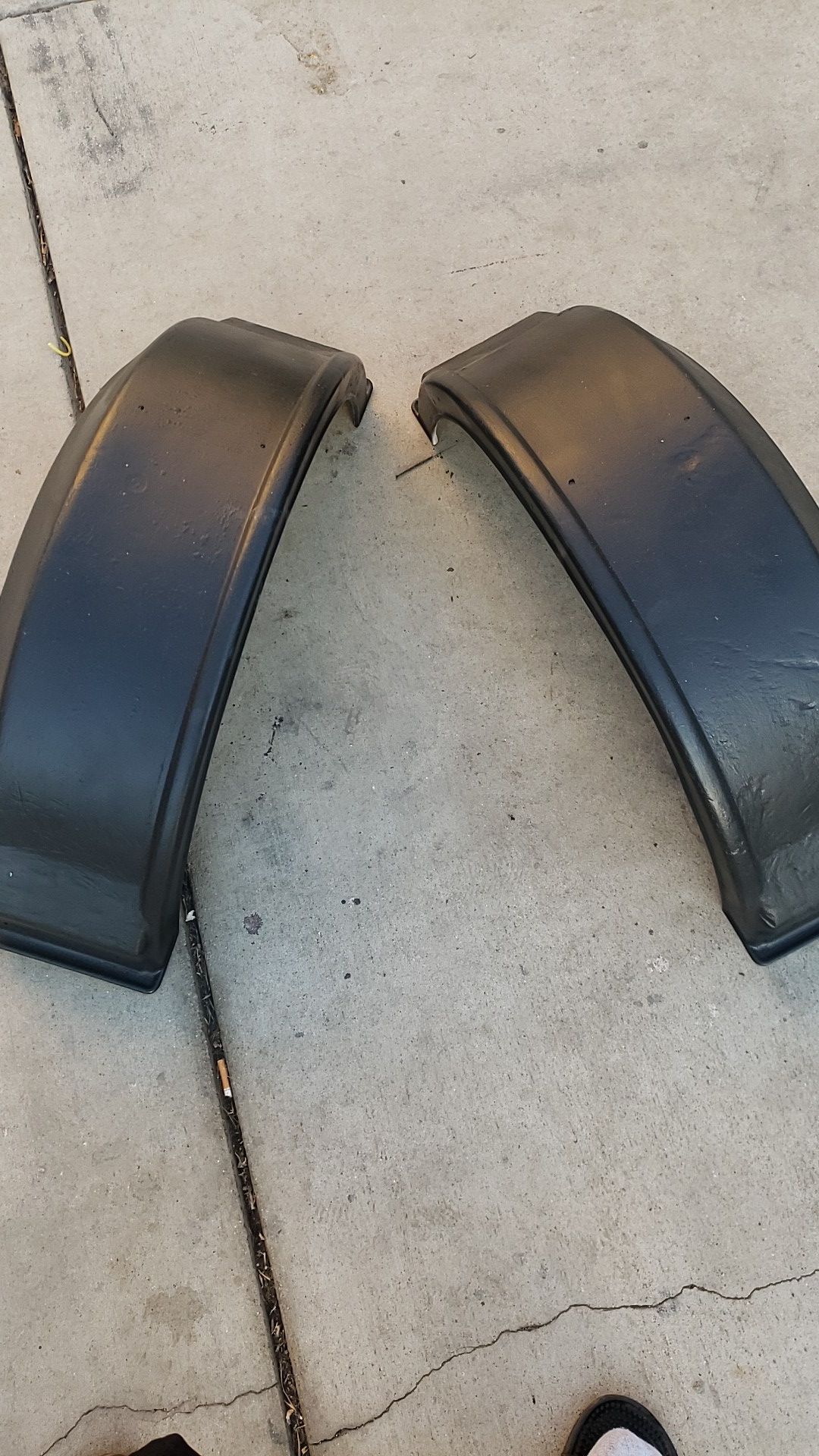 BLACK FENDERS TRAILER HARD PLASTIC