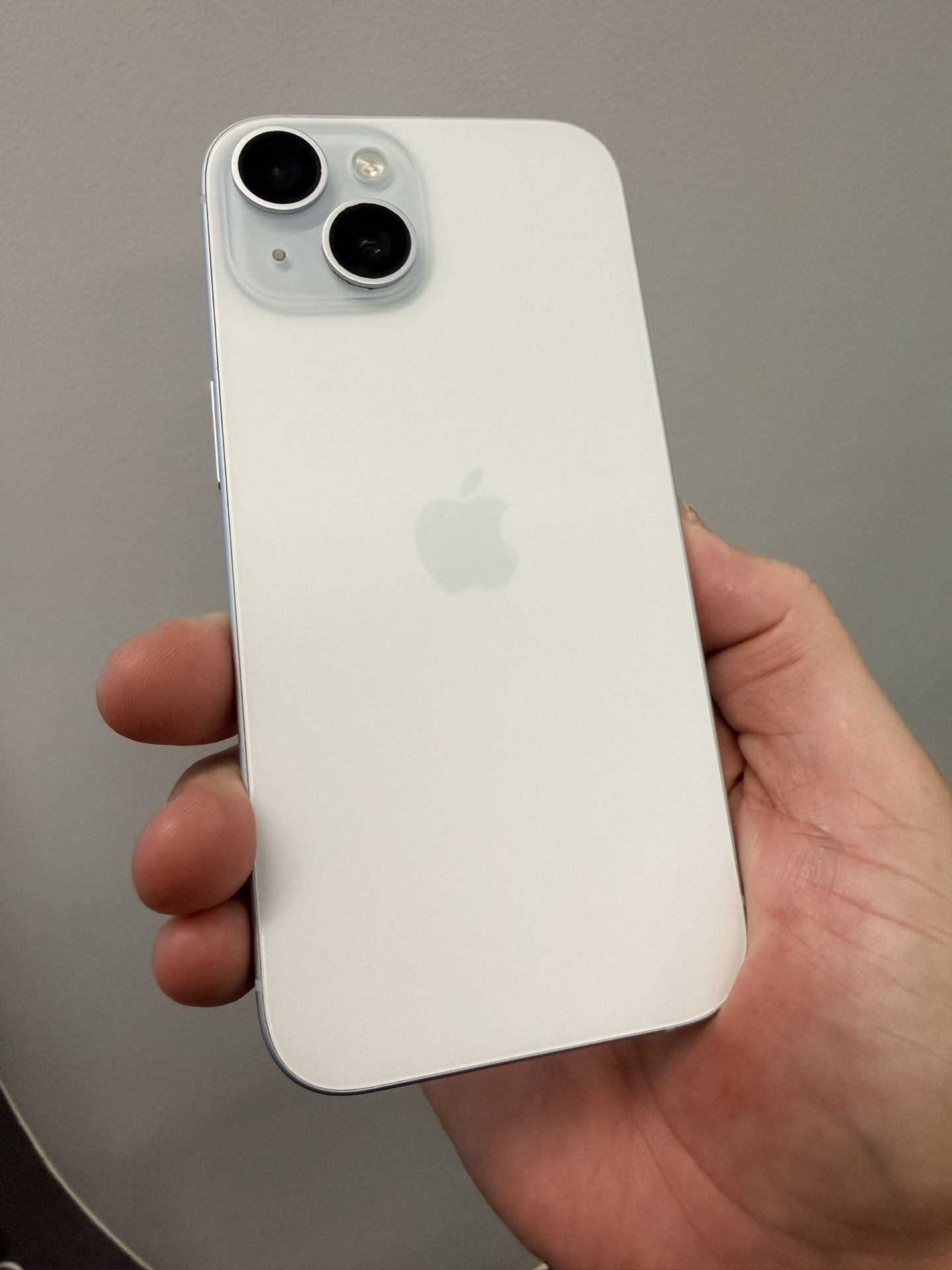 IPhone 15 128 GB, Amazing Condition. Unlocked Use any carrier. Hablo Espanol.