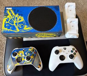 Xbox Series S 512gb with 2 controllers