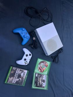Xbox One S Bundle + 2 Controllers + GTA V & Modern Warfare