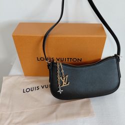 Louis Vuitton Pochette Bloom Black
